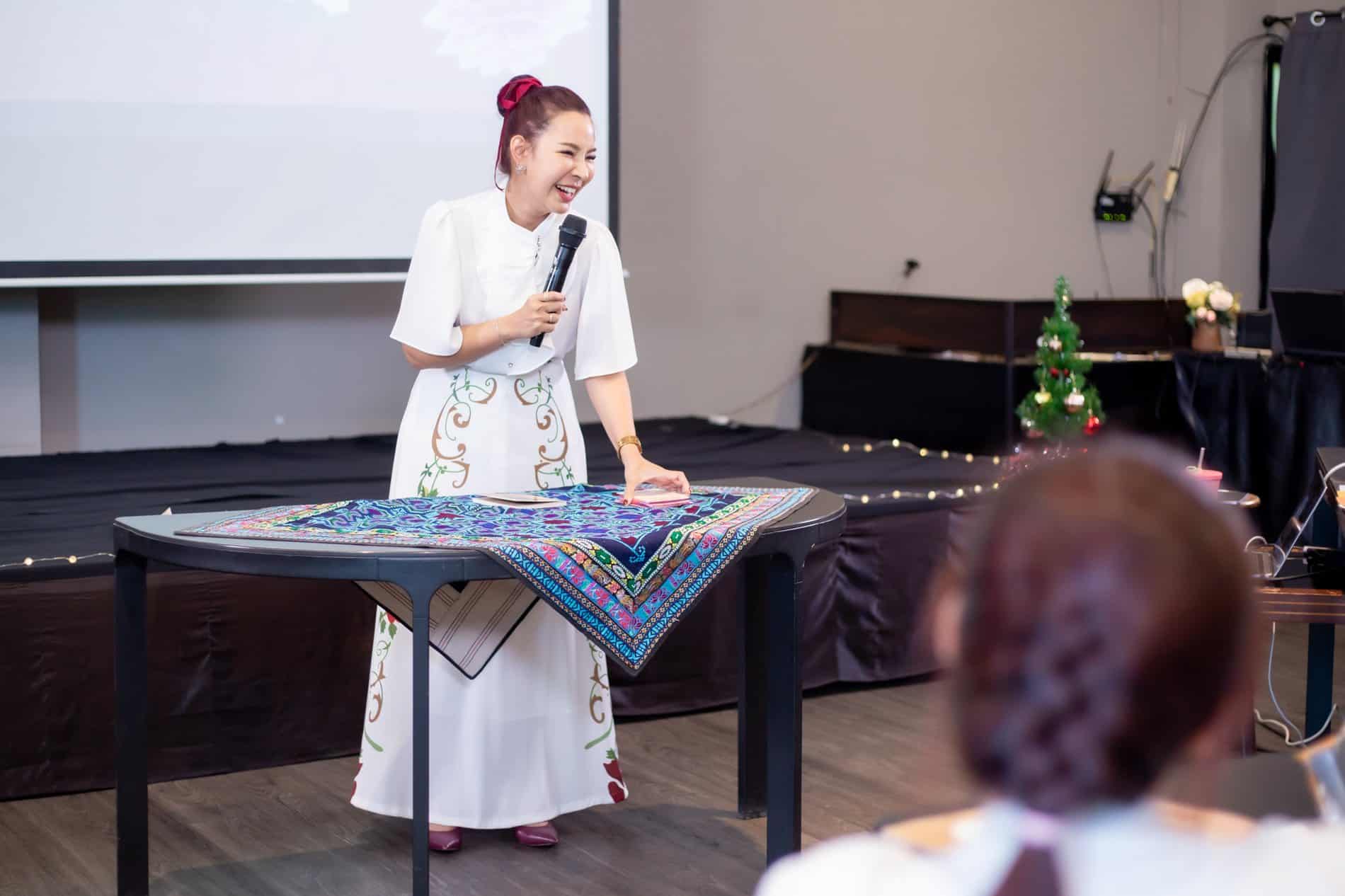 โค้ชวิวี่กำลังนำกระบวนการในห้องเรียน