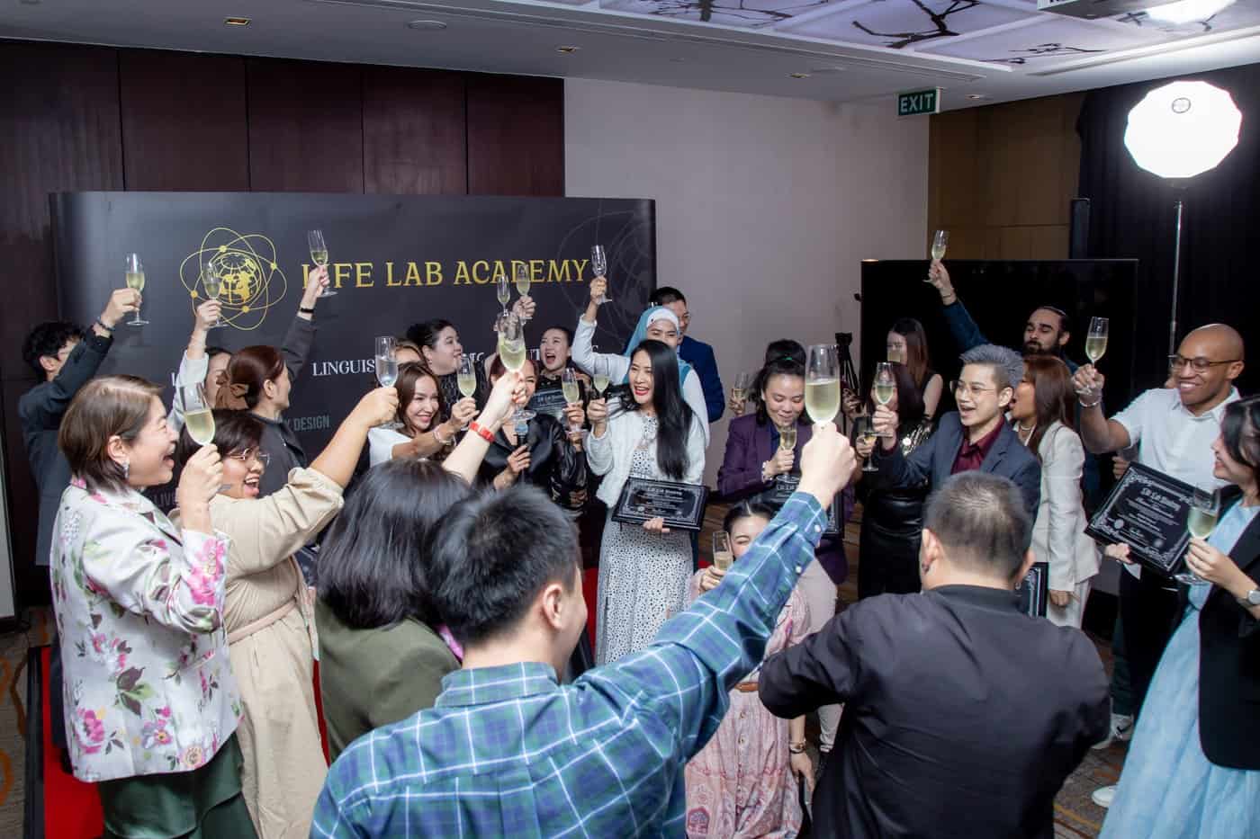 บรรยากาศฉลองจบหลักสูตรของผู้เรียน Life Lab Academy