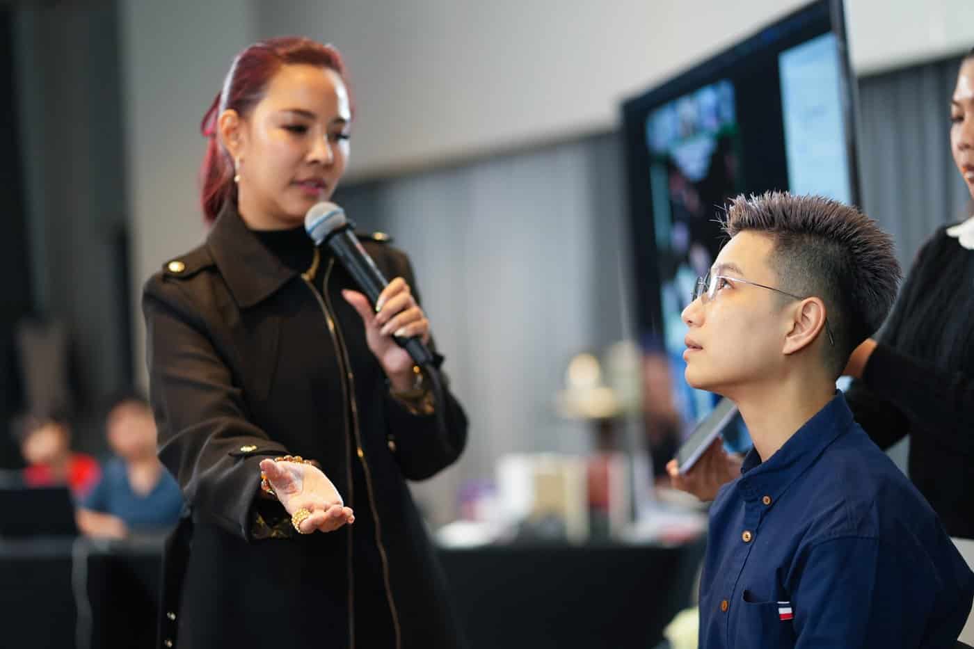 โค้ชวิวี่โค้ชผู้เรียนในคลาส Master Practitioner